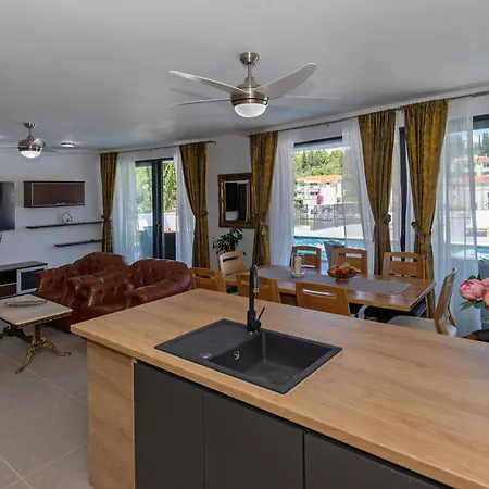 Stunning In בית נופש בלאצ'ה