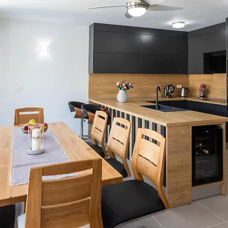 Stunning In בלאצ'ה