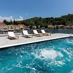 Beautiful Home In Blace Σπίτι διακοπών *