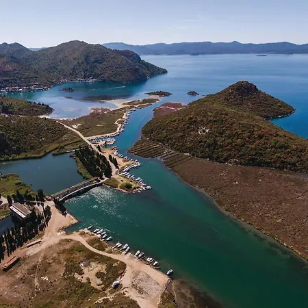 Stunning In 블라체