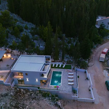 펜션 Beautiful Home In Blace 블라체