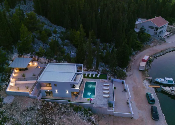 Ferienhaus Stunning In Blace